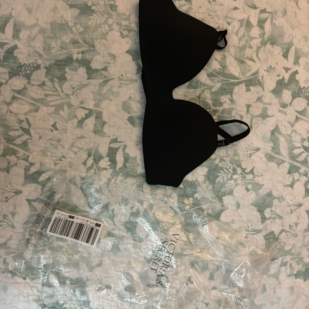 Victoria’s Secret bra no underwire